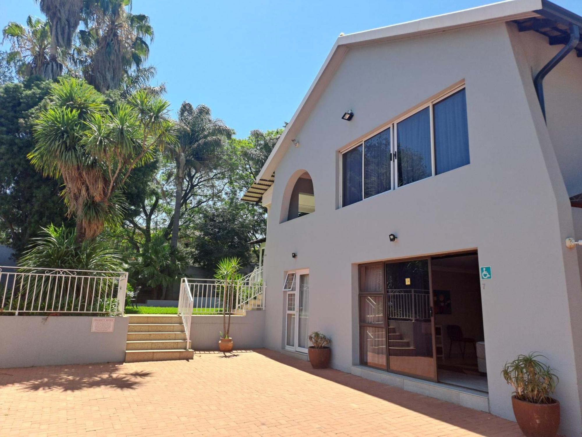 8 On Acacia Guesthouse Bedfordview Экстерьер фото