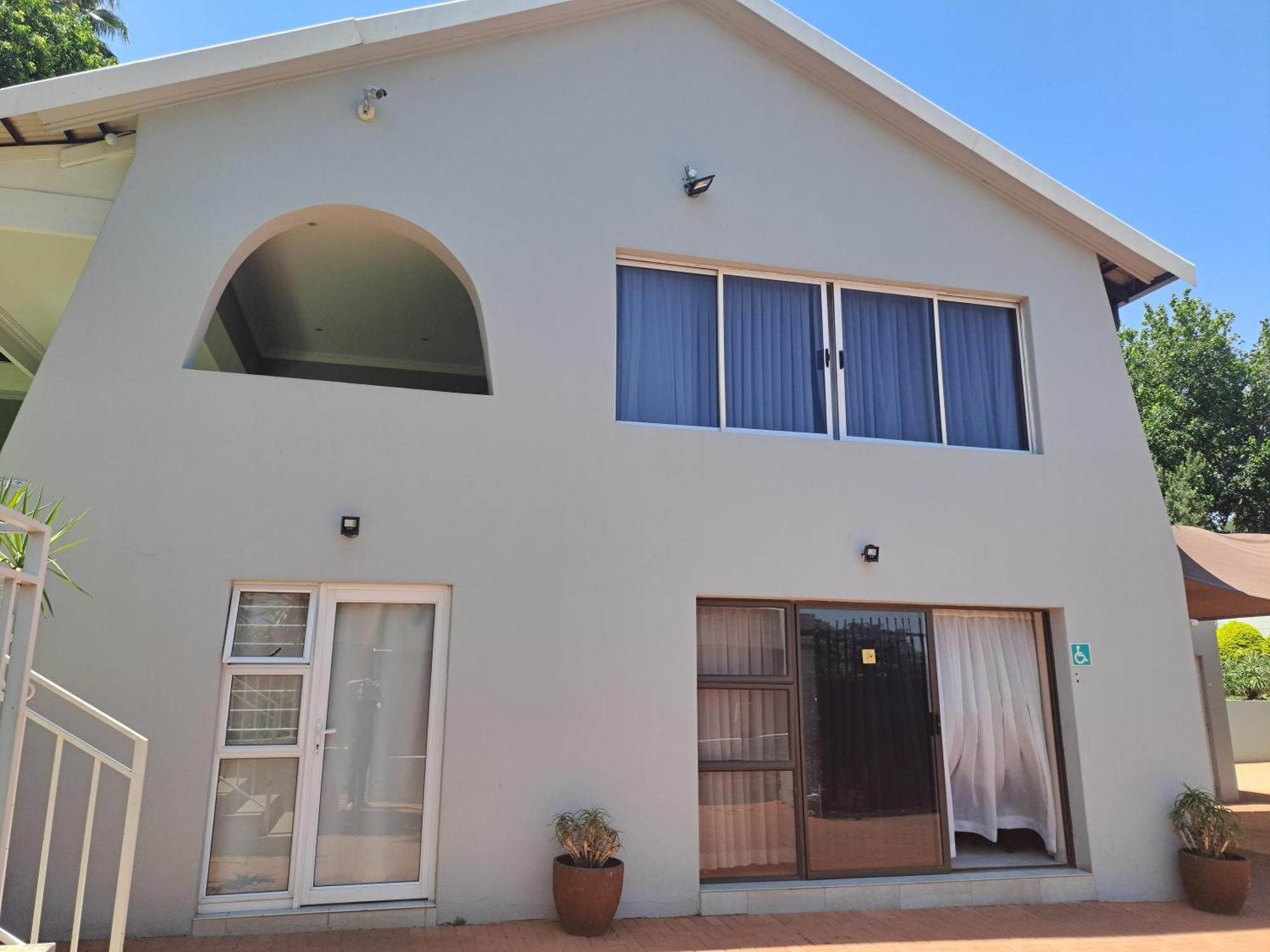 8 On Acacia Guesthouse Bedfordview Экстерьер фото