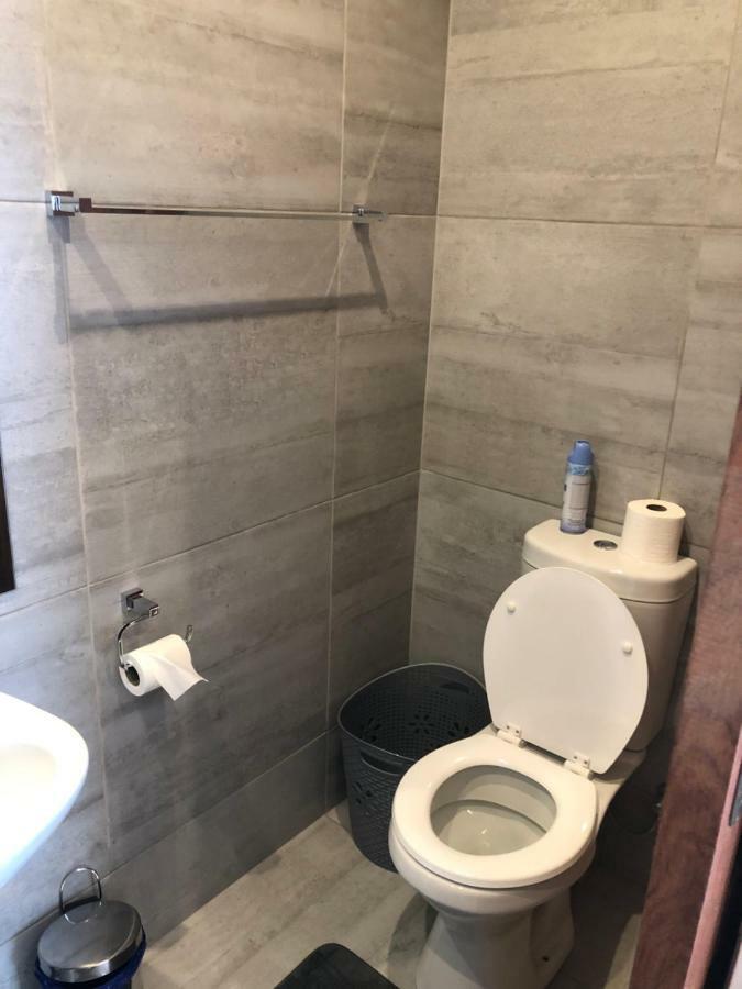 8 On Acacia Guesthouse Bedfordview Экстерьер фото