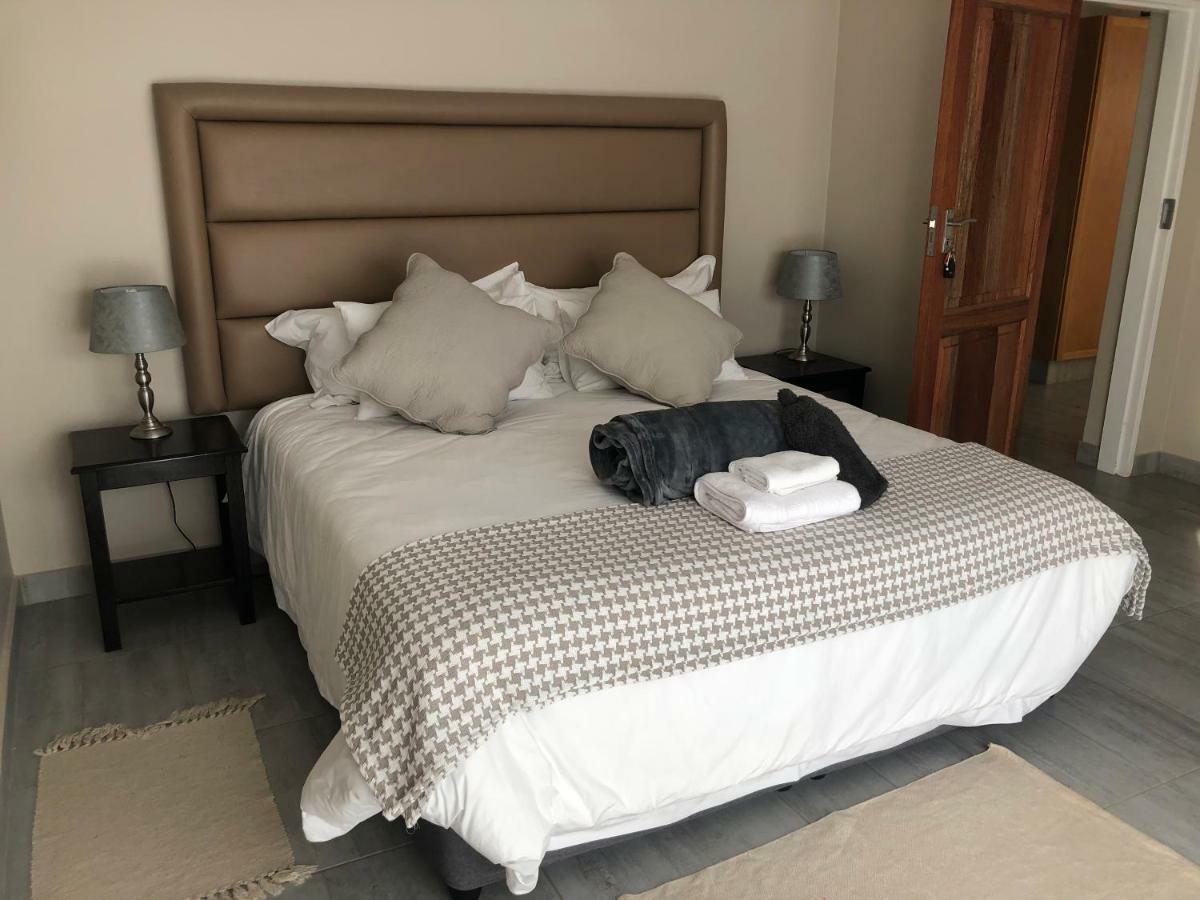 8 On Acacia Guesthouse Bedfordview Экстерьер фото